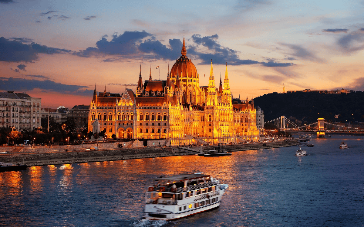 KHÁM PHÁ ĐÔNG ÂU CỔ KÍNH 10N9Đ>