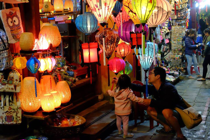 Hành trình xuyên Việt 60 ngày của cô bé 2 tuổi cùng bố mẹ